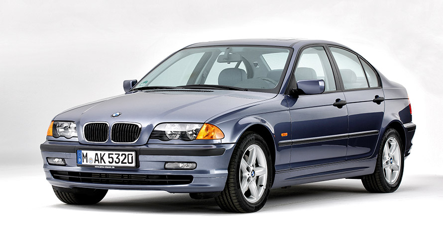 BMW Série 3 Berline E46 de quatrième génération, vue de trois quarts avant BMW Série 3 Berline E46 de quatrième génération, vue de trois quarts avant