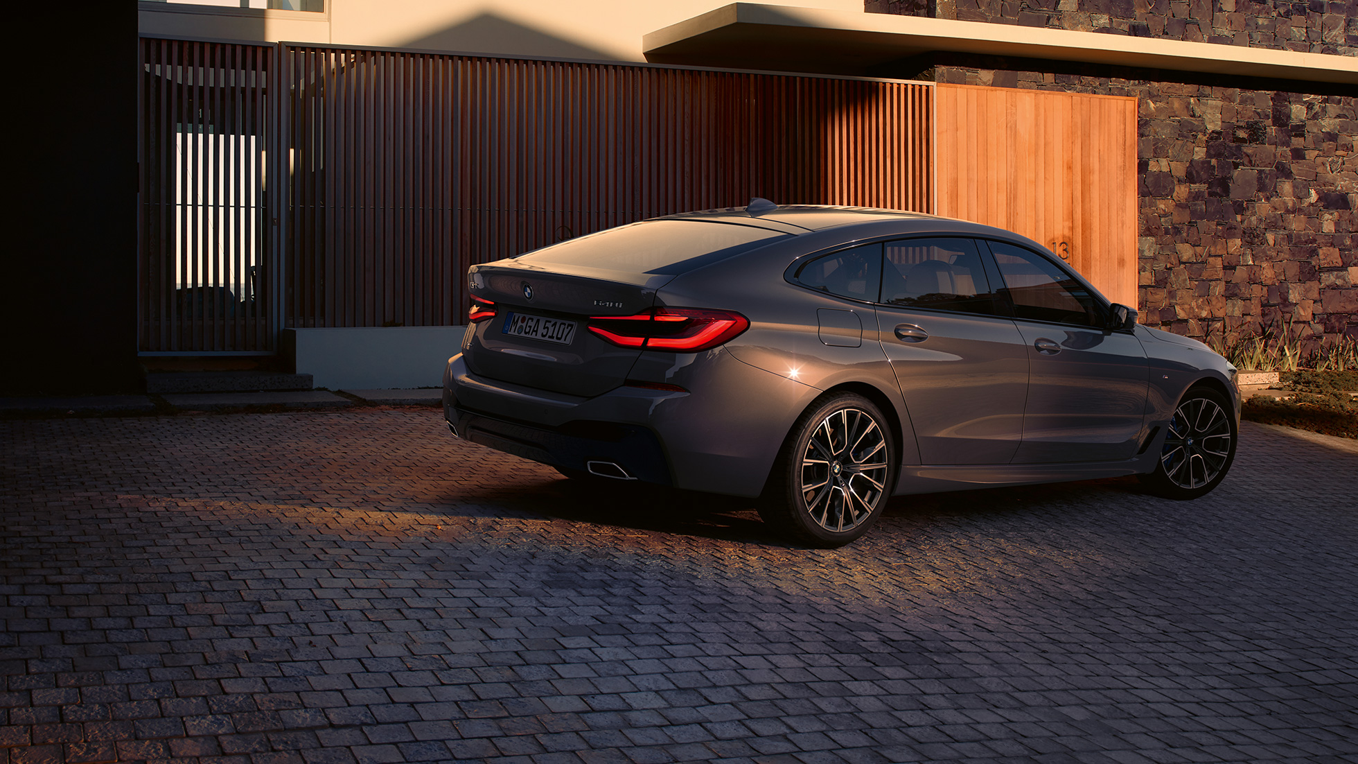 Design arrière de la BMW Série 6 Gran Turismo G32 2020 Design arrière de la BMW Série 6 Gran Turismo 640i xDrive G32 2020 en Berninagrau, vue arrière