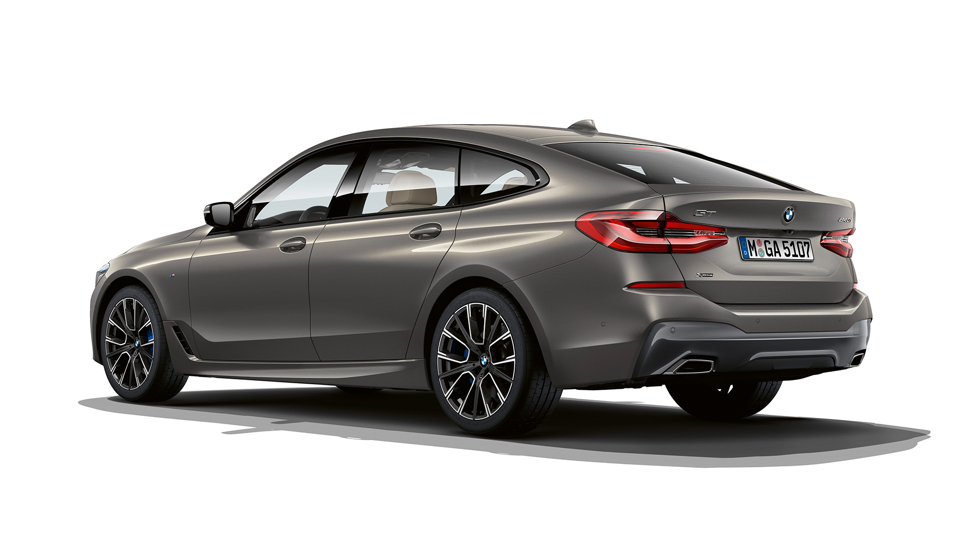 BMW Série 6 Gran Turismo Kit M Sport G32 2020, arrière BMW Série 6 Gran Turismo G32 640i xDrive Kit M Sport en Berninagrau Bernsteineffekt, vue de trois quarts arrière