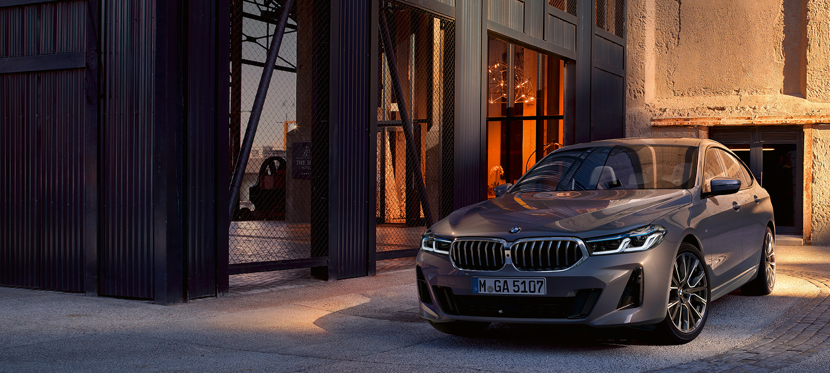 BMW Série 6 Gran Turismo G32 2020 BMW Série 6 Gran Turismo 640i xDrive G32 2020 Berninagrau, vue de trois quarts avant dans un hall