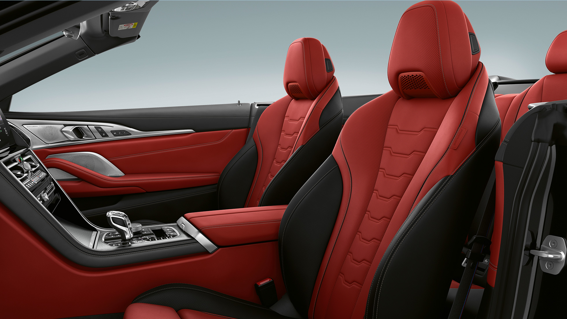 BMW M850i xDrive, Carbonschwarz metallic, équipement cuir étendu BMW Individual en cuir Merino Fionarot/Schwarz. BMW M850i xDrive, Carbonschwarz metallic, équipement cuir étendu BMW Individual en cuir Merino Fionarot/Schwarz.