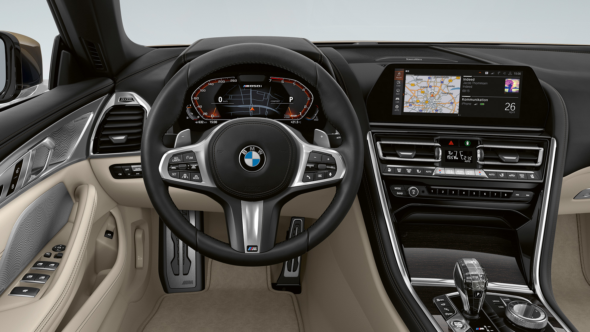 BMW M850i xDrive, Dravitgrau metallic, poste de conduite avec volant M en cuir. BMW M850i xDrive, Dravitgrau metallic, poste de conduite avec volant M en cuir.