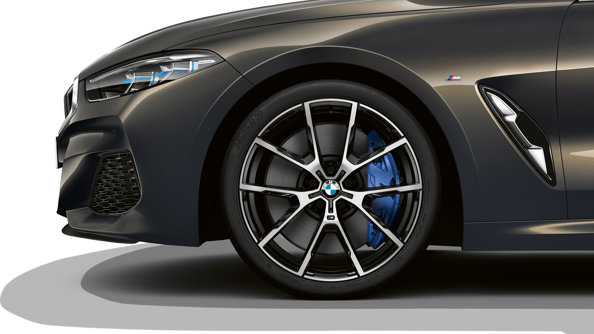 BMW M850i xDrive, Dravitgrau metallic, jantes en alliage léger de 20", multirayons 728 M. BMW M850i xDrive, Dravitgrau metallic, jantes en alliage léger de 20", à rayons en Y 728 M.