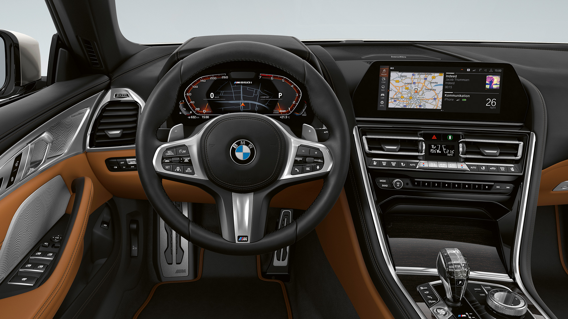 BMW M850i xDrive, Mineralweiß metallic, poste de conduite avec volant M en cuir. BMW M850i xDrive, Mineralweiß metallic, poste de conduite avec volant M en cuir.
