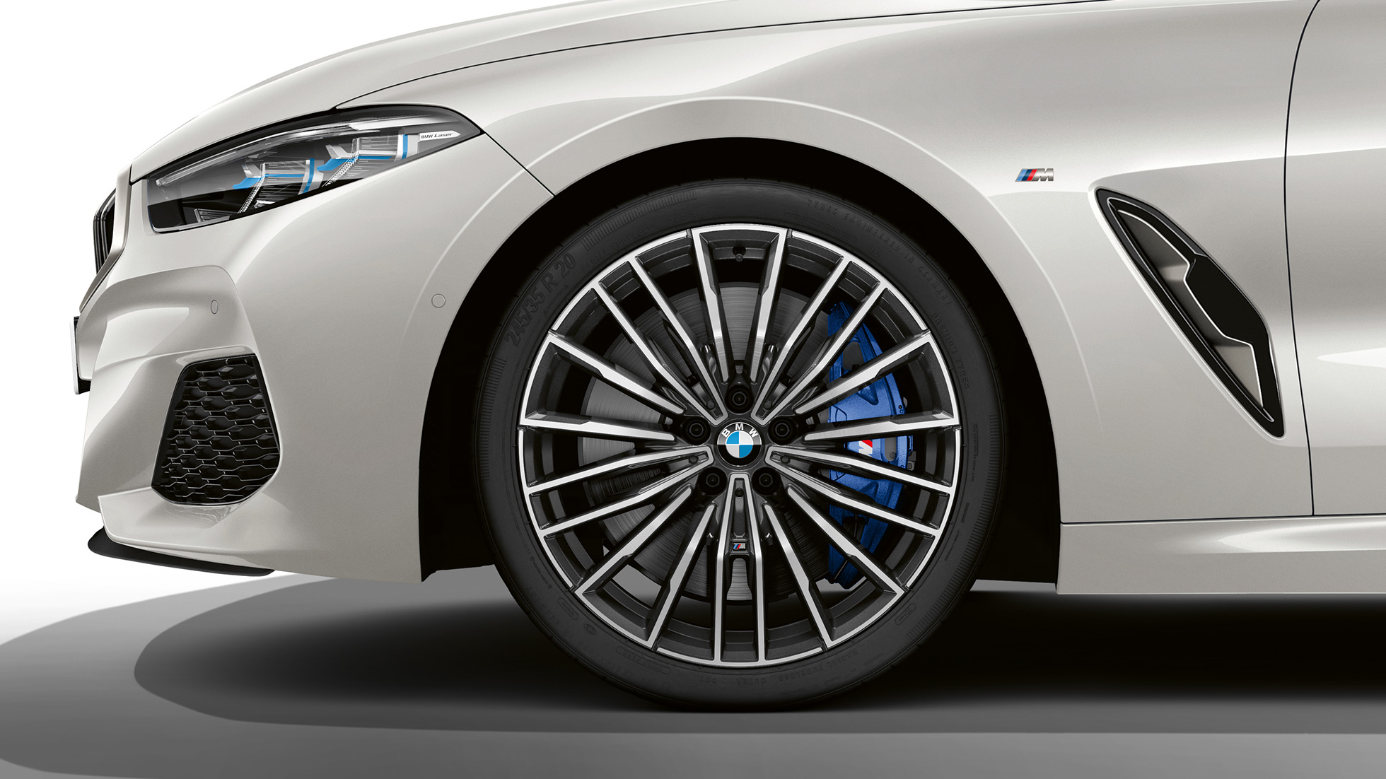 BMW M850i xDrive, jantes en alliage léger de 20", multirayons 729 M. BMW M850i xDrive, jantes en alliage léger de 20", multirayons 729 M.