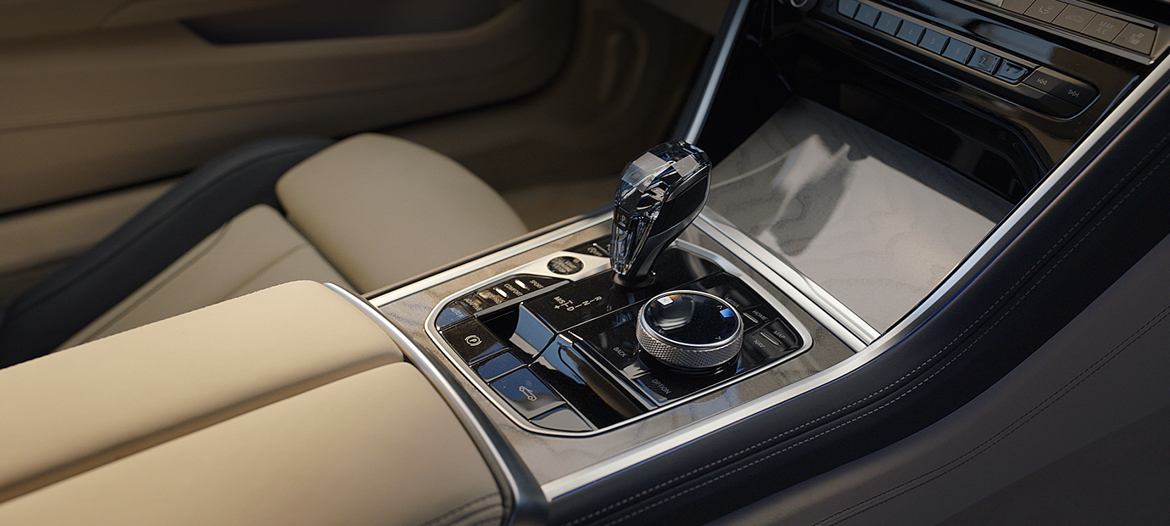 BMW Série 8 Cabrio G14 LCI restylage 2022 Aperçu du design de l'habitacle en vidéo