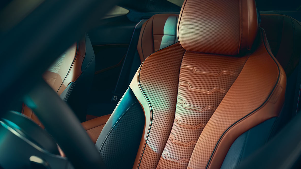 Sièges multifonctions de la BMW Série 8. Détail : les sièges multifonctions de la BMW Série 8 Coupé en cuir Merino.