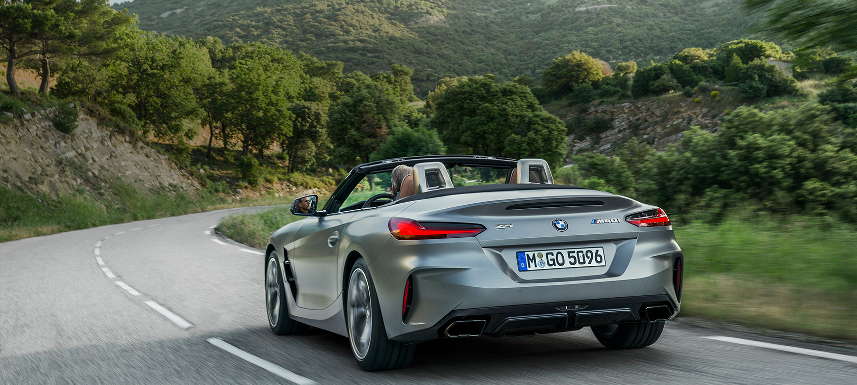 BMW Z4 M40i G29 vue de trois quarts arrière BMW Z4 M40i G29 2019 Cabrio BMW Individual Frozen Grey metallic vue de trois quarts arrière