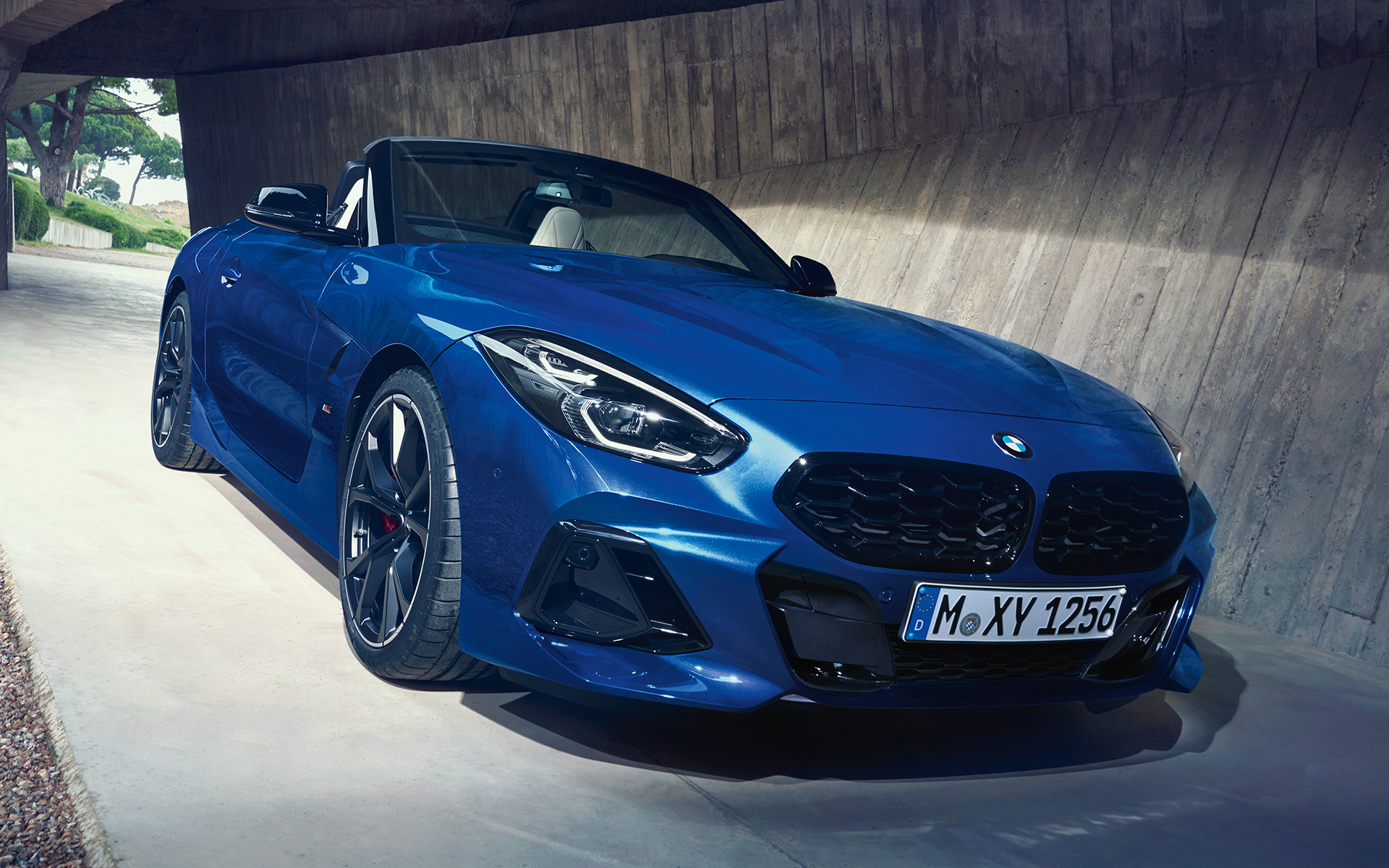 BBMW Z4 M40i G29 2022 Portimao Blau sportive, vue de dessus avec capote ouverte