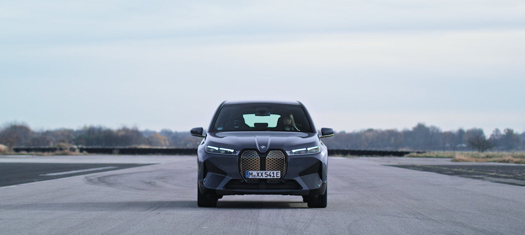 BMW iX M60 i20 2022 BMW Individual Storm Bay metallic Accélération mode de conduite SPORT+ Launch Control Start BMW M IconicSounds Electric Vidéo