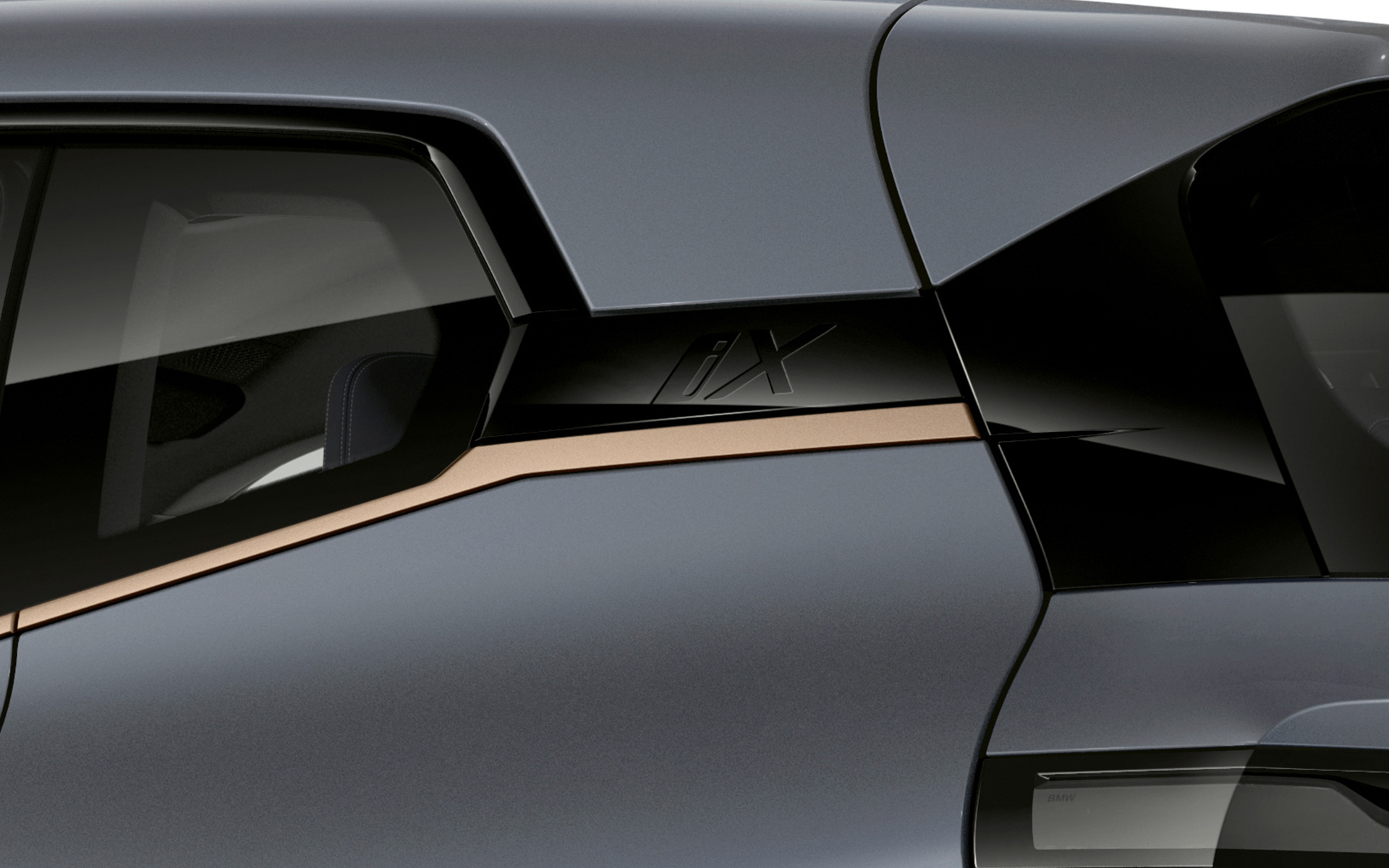 BMW iX M60 i20 2022 SUV électrique Oxidgrau metallic vue en détail Logo iX pli de Hofmeister BMW Individual Line Titanbronze