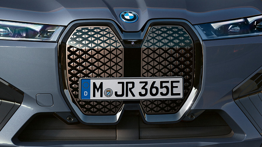 BMW iX M60 i20 2022 SUV électrique BMW Individual Storm Bay metallic vue avant naseaux BMW Shy Tech