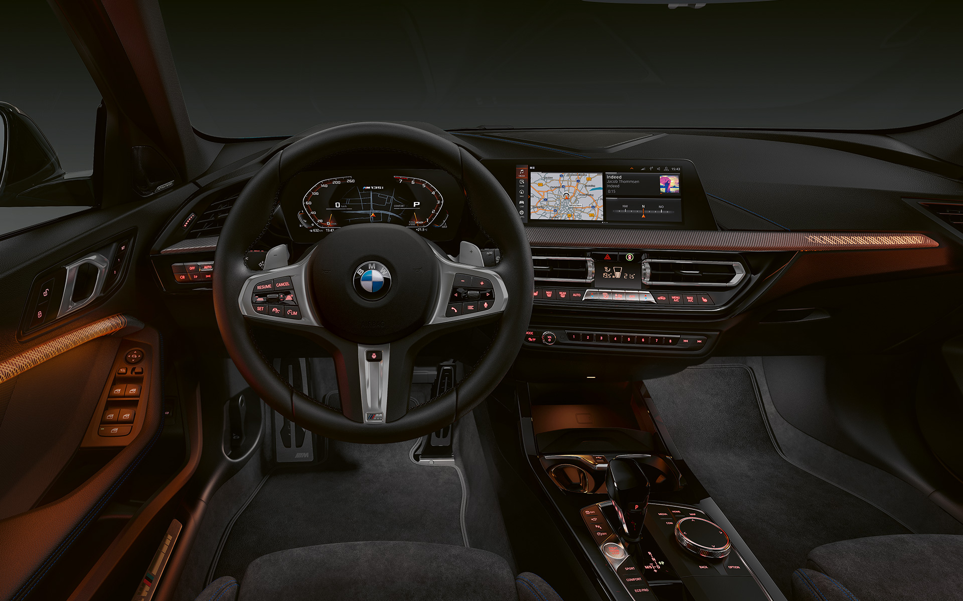 BMW M135i xDrive (F40) Intérieur Premium avec inserts de décoration éclairés