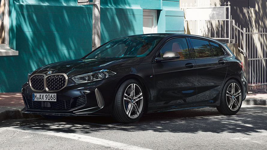 BMW M135i xDrive (F40) en Saphirschwarz metallic, données techniques BMW M135i xDrive (F40) en Saphirschwarz metallic, données techniques
