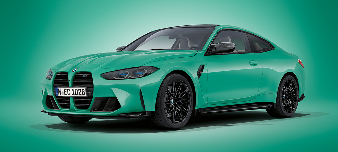 BMW Individual Oxidgrau metallic de la BMW M4 Coupé G82 2020 BMW M4 Coupé Individual Oxidgrau metallic G82 2020 vue de trois quarts avant à l'arrêt