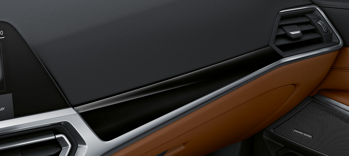 Inserts de décoration BMW Individual en Pianolack Schwarz BMW M4 Coupé 2020 G82 habitacle Inserts de décoration BMW Individual en Pianolack Schwarz avec incrustation en Perlglanz Chrom BMW M4 Coupé G82 2020 Intérieur