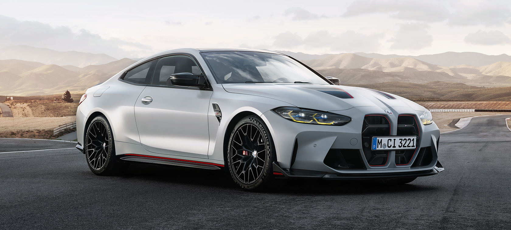 BMW M4 CSL G82 teinte spéciale BMW Individual Frozen Deep Grey metallic, vue de trois quarts avant