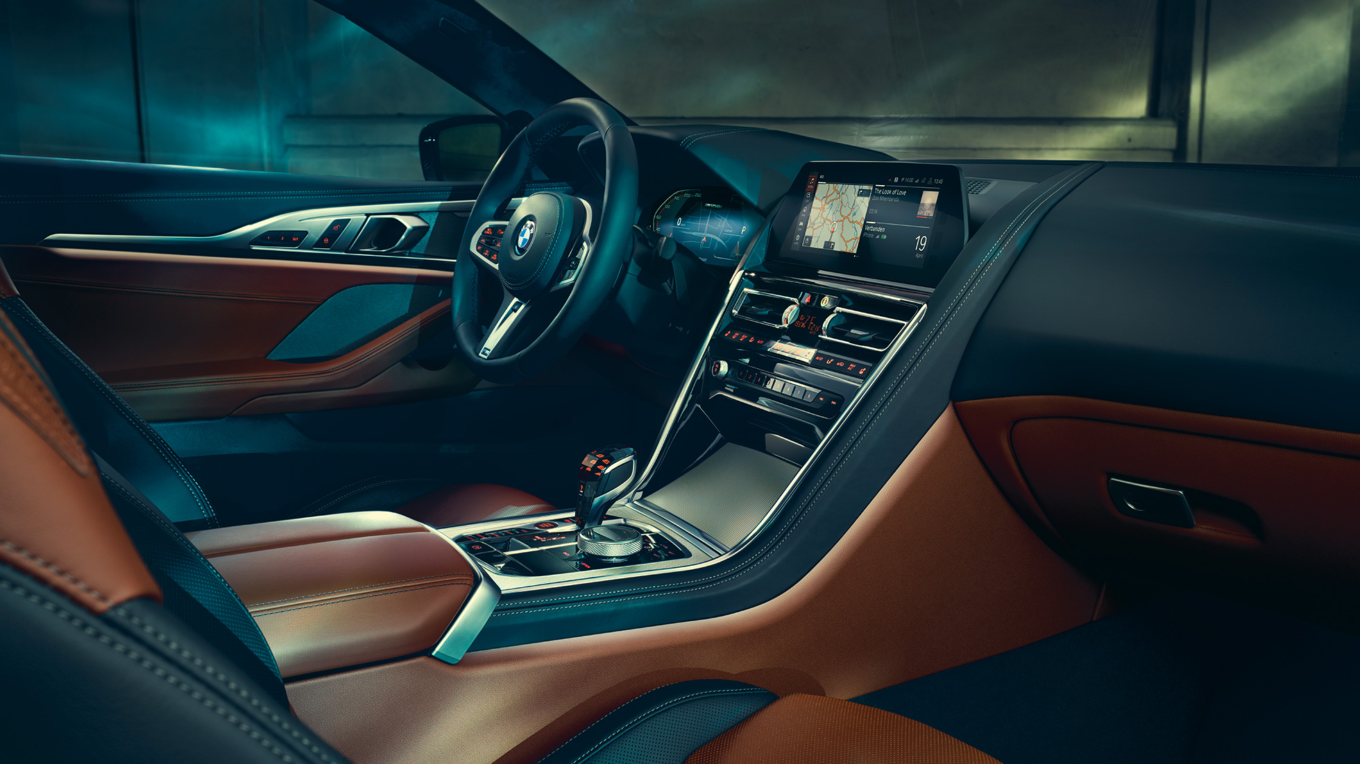 BMW M850i xDrive, poste de conduite. BMW M850i xDrive Coupé, poste de conduite avec BMW Live Cockpit Professional et volant M en cuir.