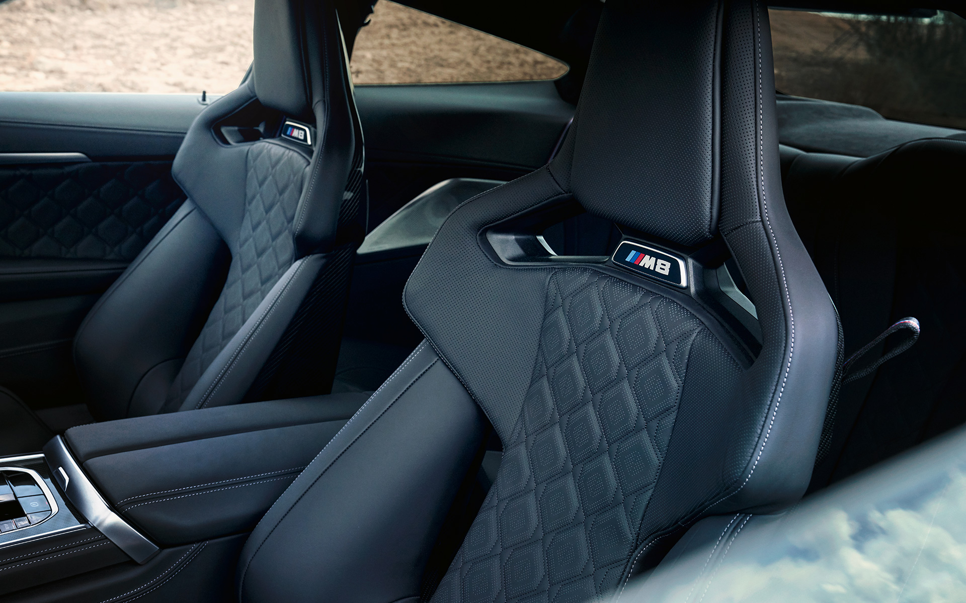 BMW M8 Coupé F92 LCI Facelift 2022 interior cockpit M sport seats with bucket seat character