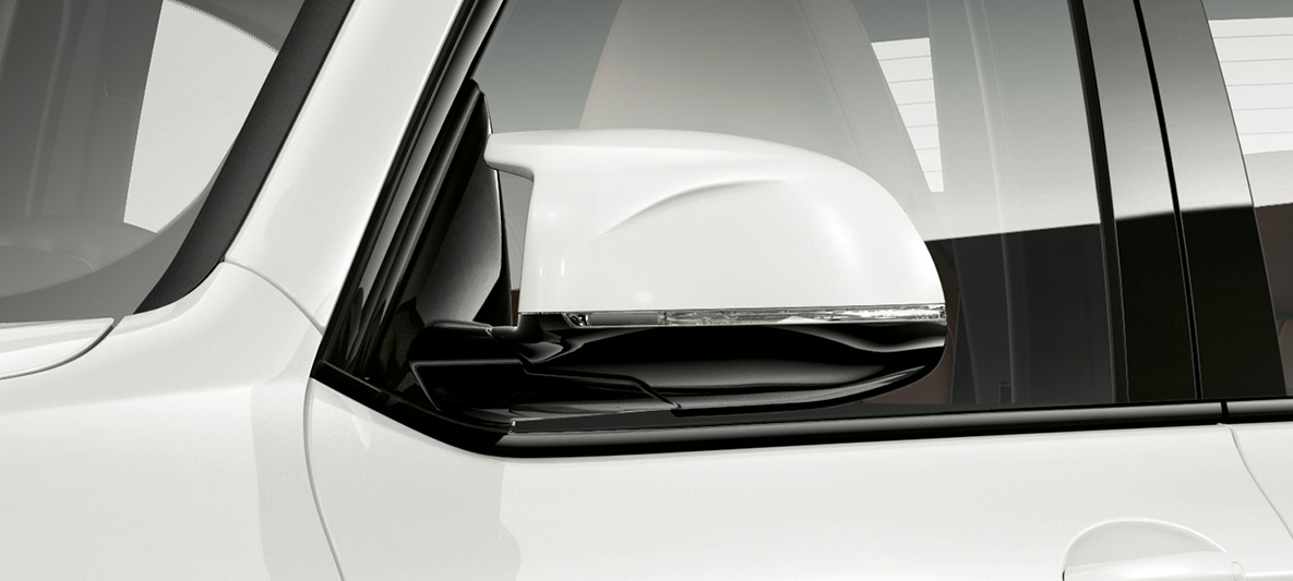 BMW X3 M, coques des rétroviseurs dans la teinte extérieure. Extérieur de la BMW X3 M en Alpinweiß, coques de rétroviseur dans la teinte extérieure.