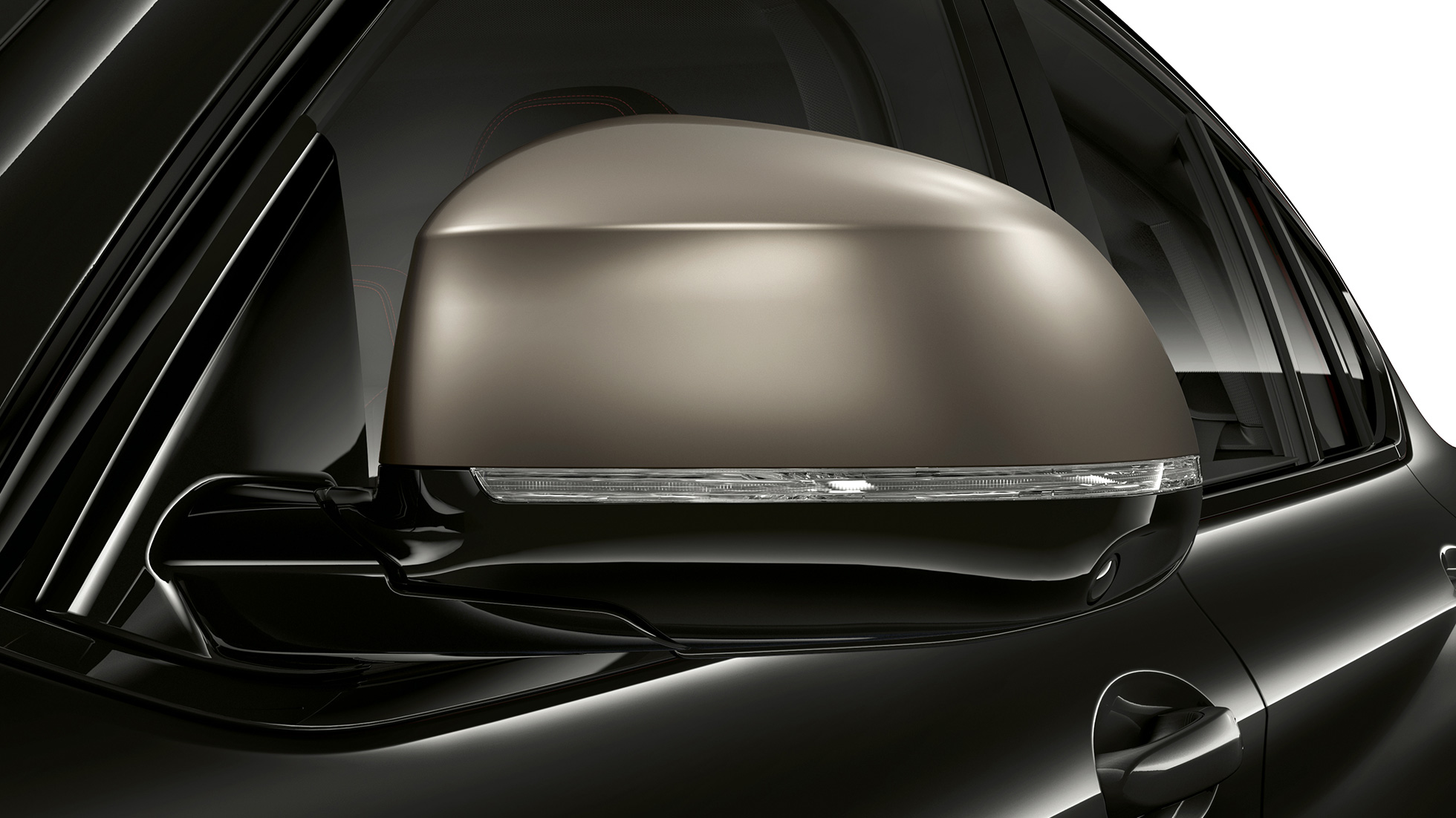 BMW X4 M40i et BMW X4 M40d, coques des rétroviseurs. Extérieur des BMW X4 M40i et BMW X4 M40d en Saphierschwarz metallic, coques des rétroviseurs galvanisées en Cerium Grey.