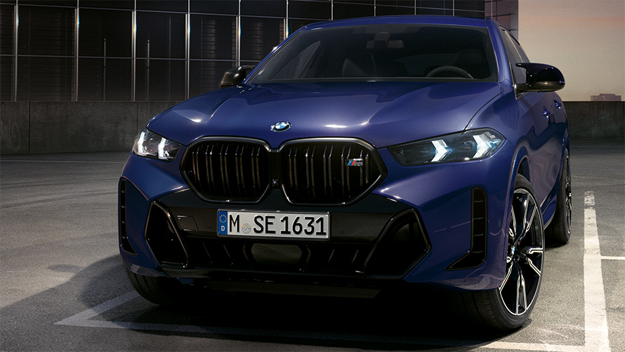 BMW X6 M60i xDrive G06 MP phares, vue en gros plan