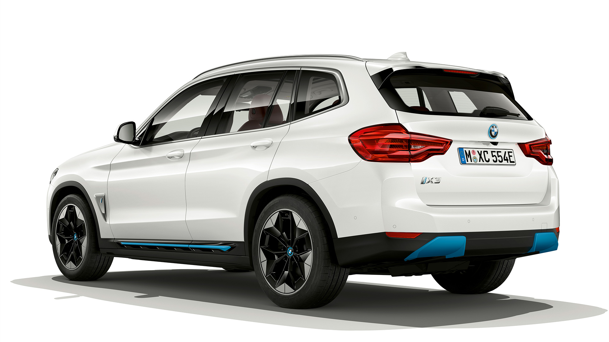 BMW iX3 G08, modèle "Luxury Line", vue de trois quarts arrière BMW iX3 G08 2020, modèle "Luxury Line" en Mineralweiß metallic, vue de trois quarts arrière