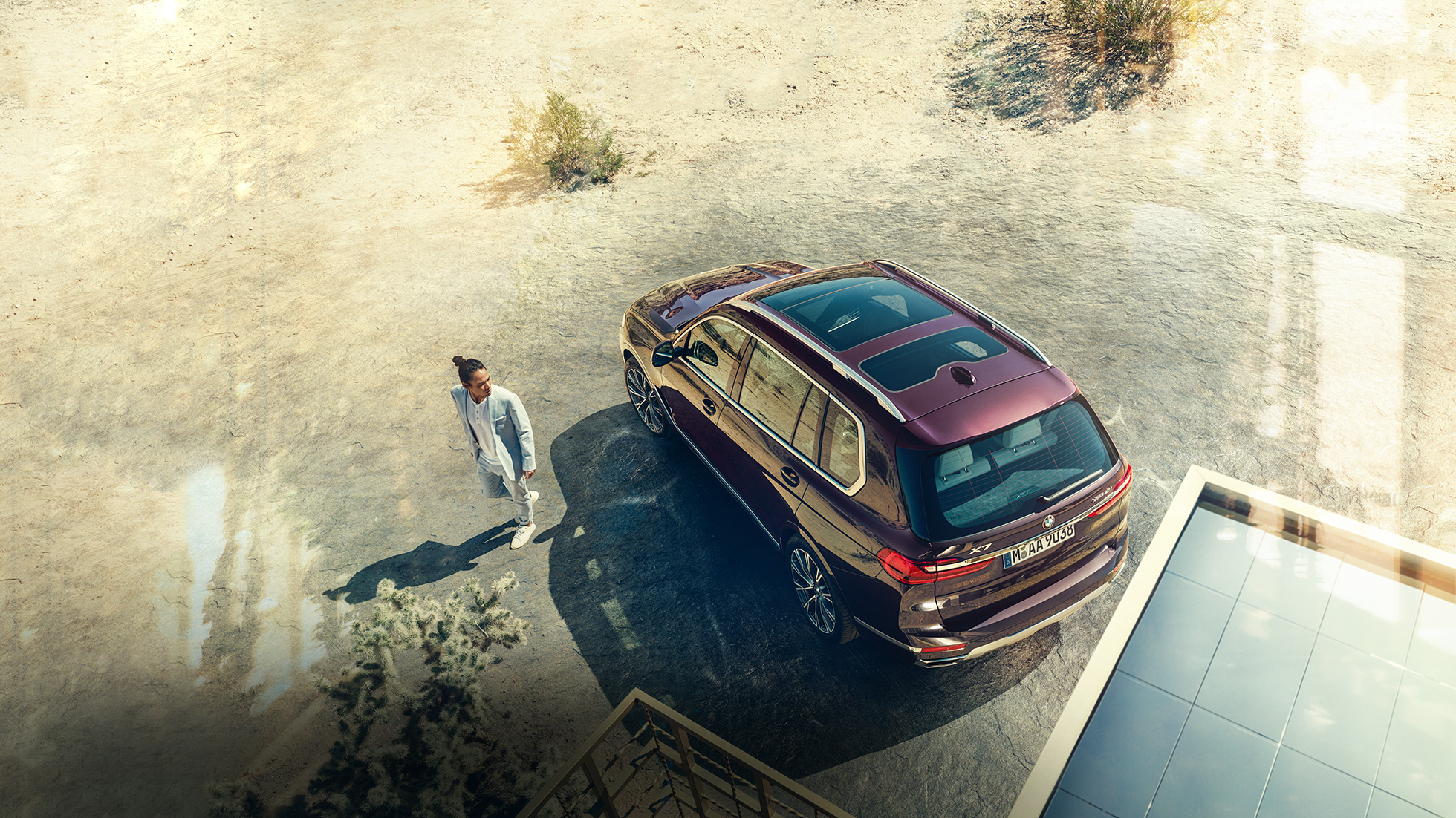Vue de profil d’une BMW Individual X7 40i xDrive Vue de profil d’une BMW X7 en Ametrin metallic à l’arrêt