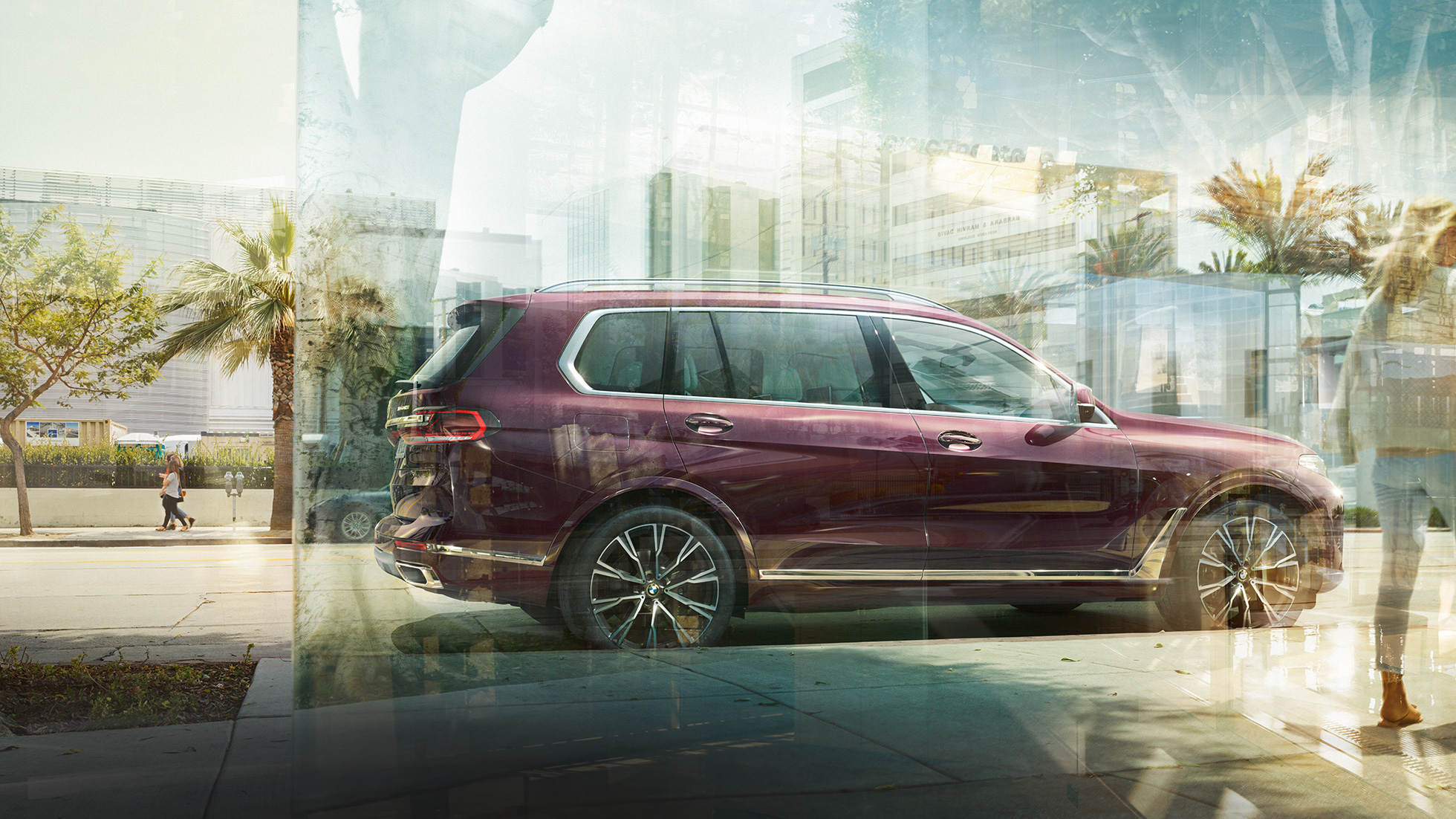 BMW Individual X7 40i xDrive, vue latérale Vue latérale d’une BMW X7 en Ametrin metallic