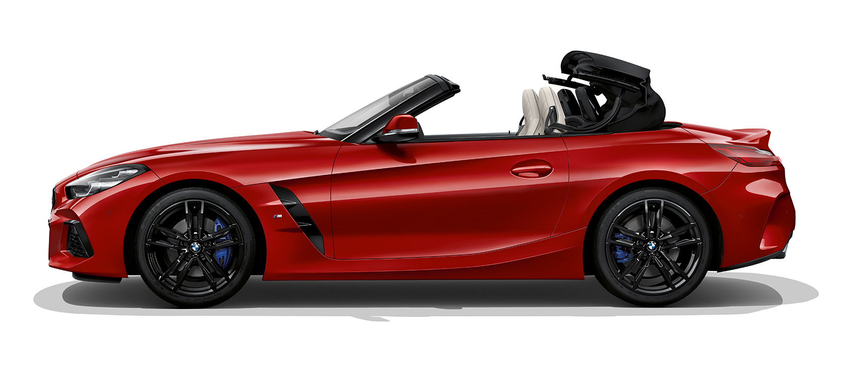 Vue de profil de la BMW Z4 Roadster (G29) Vue de profil de la BMW Z4 Roadster (G29), avec la capote en train de s’ouvrir