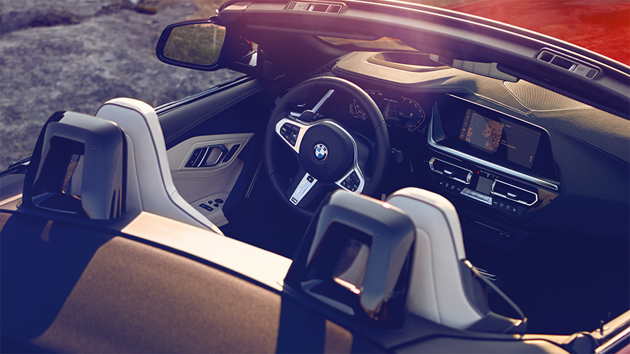 Vue en plongée de la BMW Z4 Roadster (G29), poste de conduite