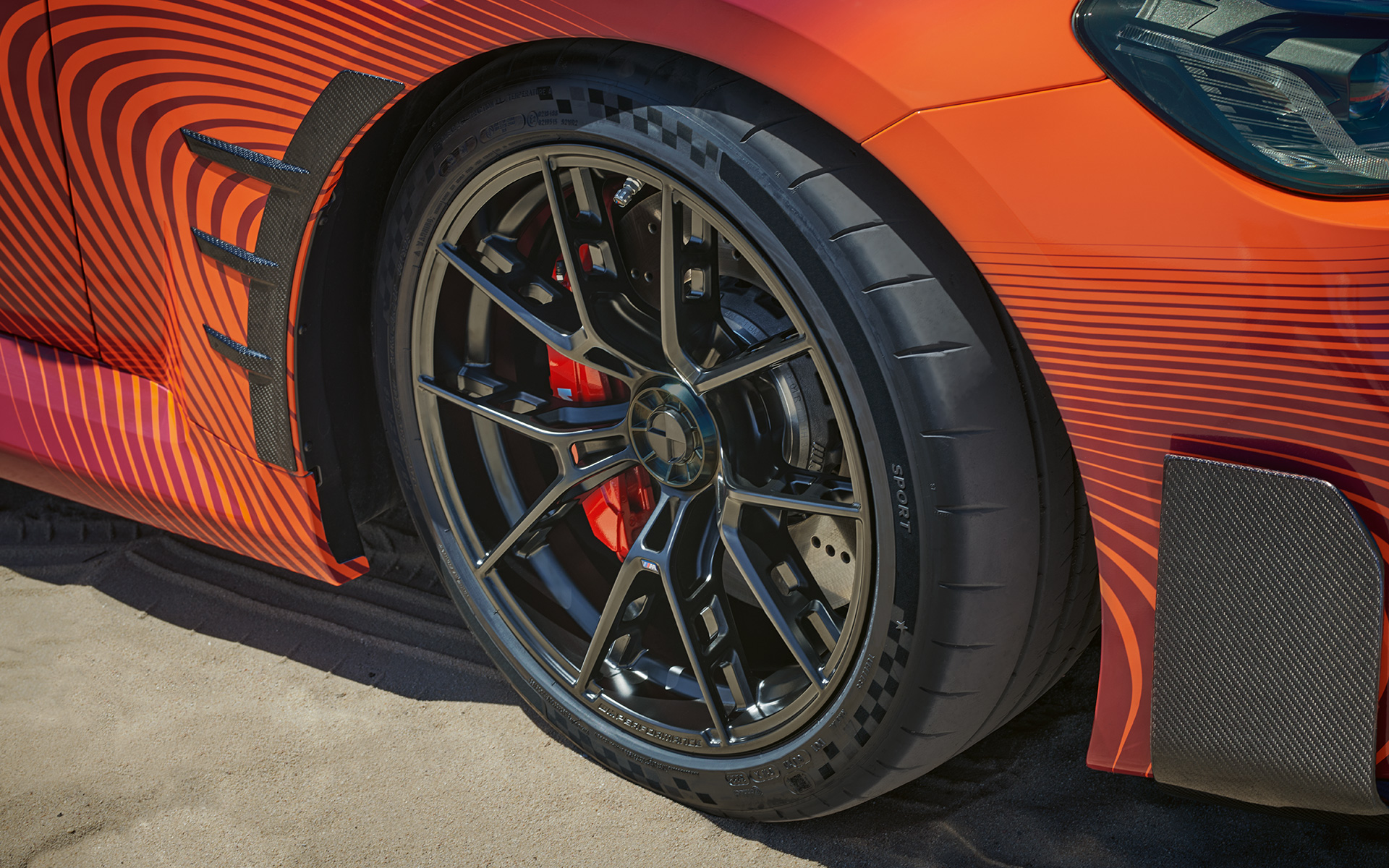 BMW M2 Coupé G87 BMW M Performance Parts vue de trois quarts arrière BMW M2 Coupé G87 BMW M Performance Parts vue de trois quarts arrière à l’arrêt