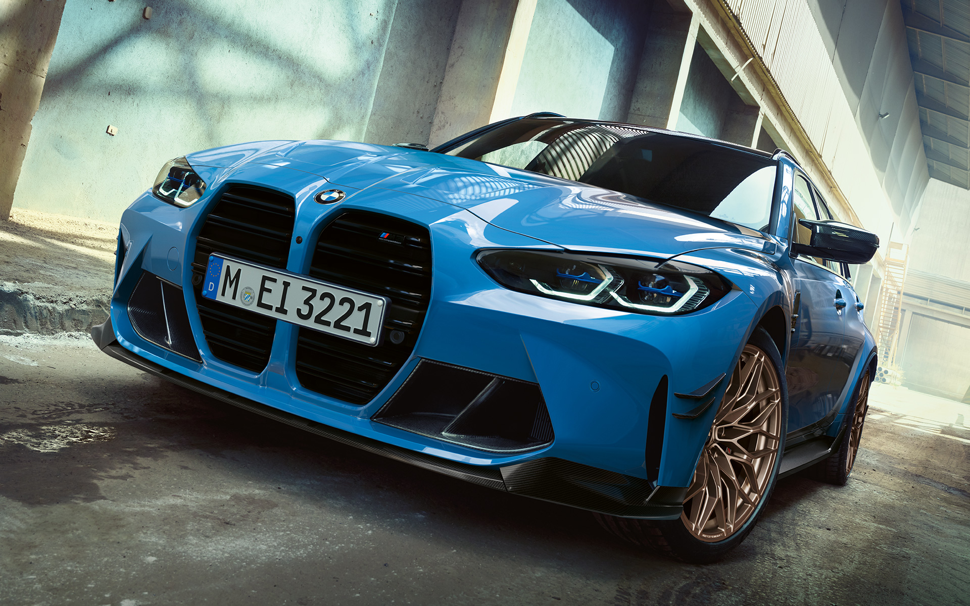 BMW M3 Touring G81 BMW M Performance Parts vue de trois quarts avant BMW M3 Touring G81 BMW M Performance Parts vue de trois quarts avant en mouvement