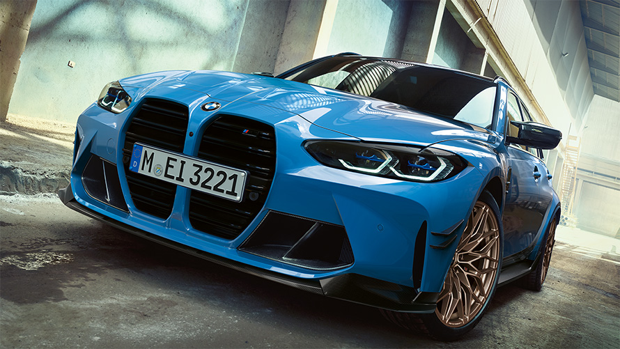 BMW M3 Touring G81 BMW M Performance Parts vue de trois quarts avant en mouvement