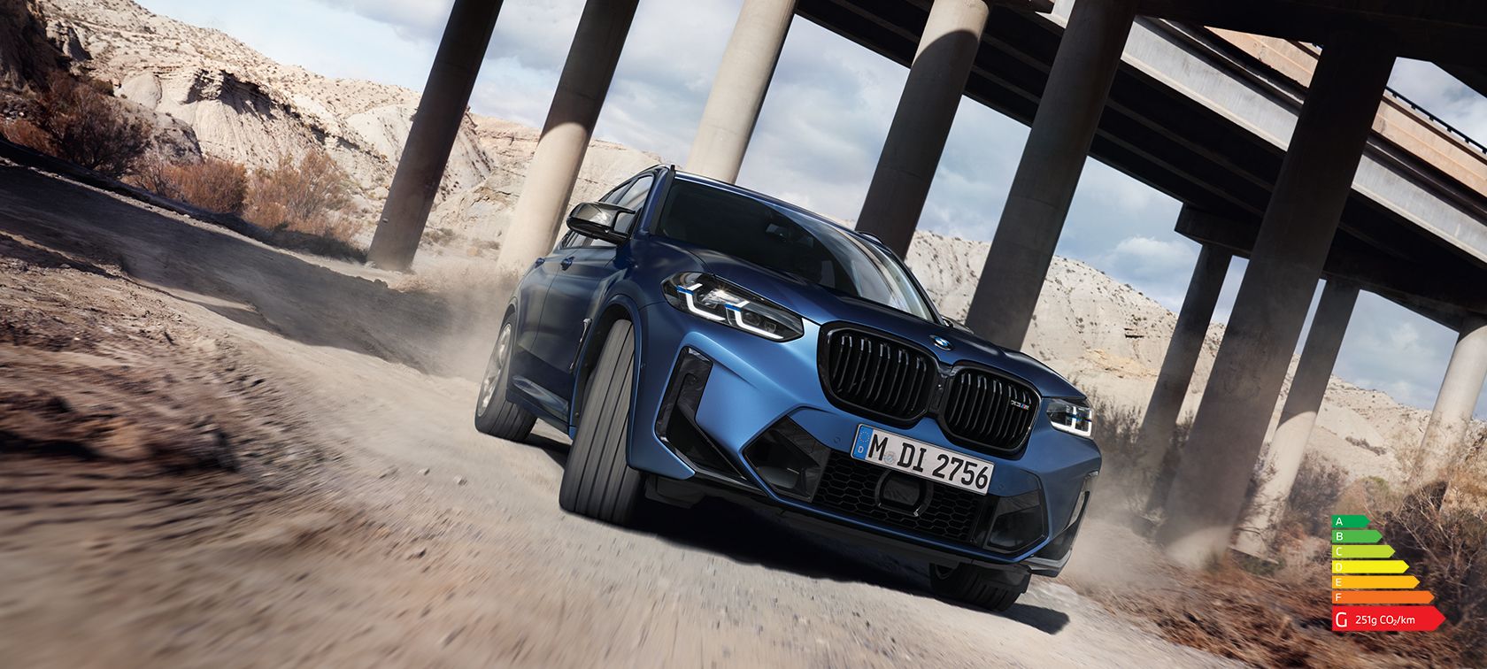 BMW X3 M Competition F97 LCI restylage 2021 Frozen Marina Bay Blau metallic vue de trois quarts avant en mouvement