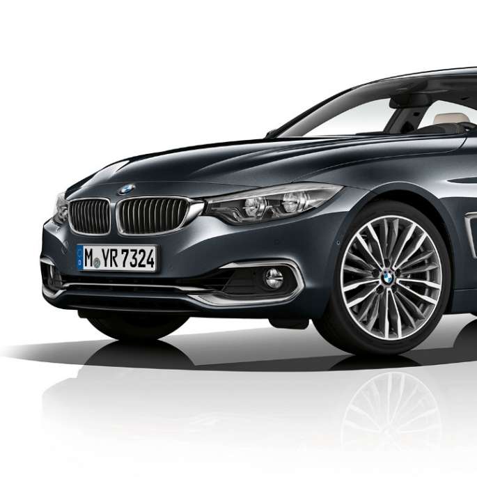 BMW Série 4 Gran Coupé, Modèle Luxury, vue de trois quarts face BMW Série 4 Gran Coupé, Modèle Luxury, vue de trois quarts face