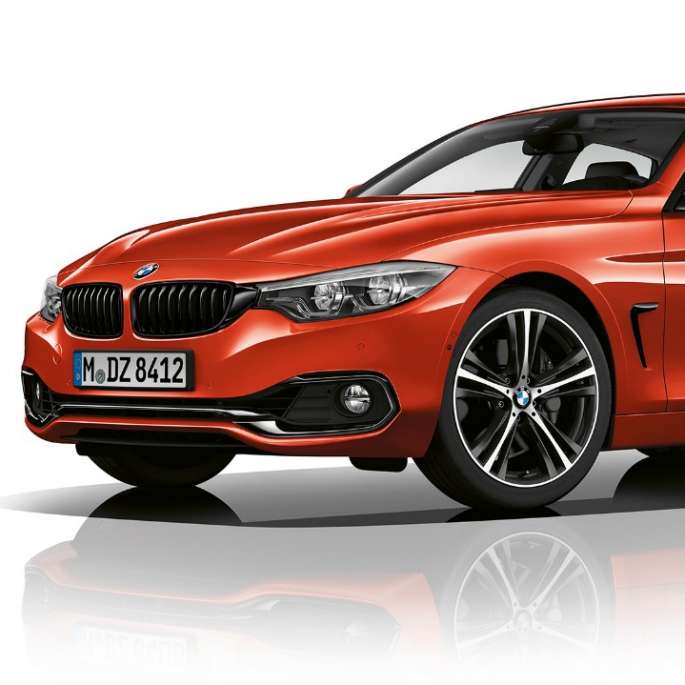 BMW Série 4 Gran Coupé, Modèle Sport, vue de trois quarts face BMW Série 4 Gran Coupé, Modèle Sport, vue de trois quarts face